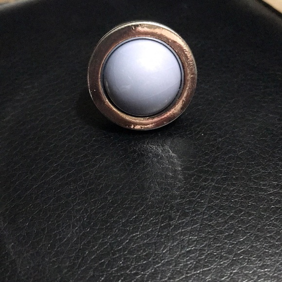 NWOT. MEDIUM GRAYISH BLUE RING WITH SILVERY BAND - Picture 2 of 5